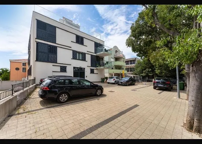 Deluxe With Garage, *