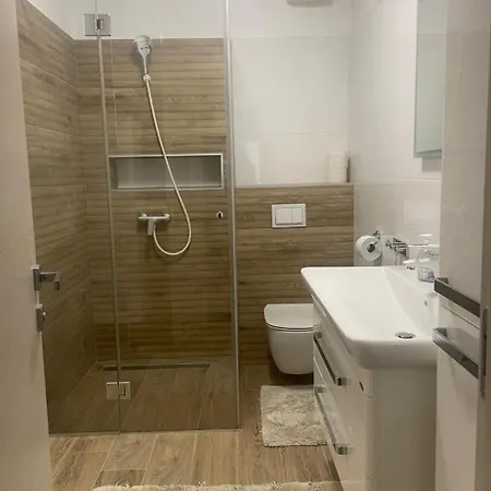 Deluxe With Garage, Apartament *