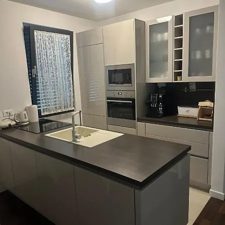 Deluxe With Garage, Apartament Zadar