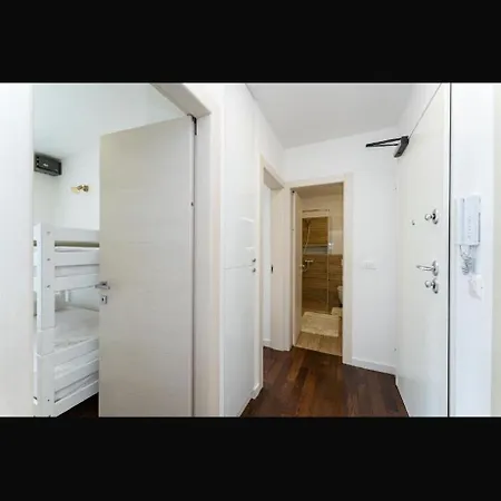 Deluxe With Garage, Lägenhet *