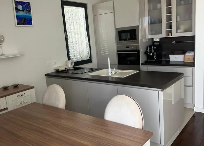 Deluxe With Garage, Lägenhet *